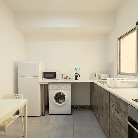 Savvas Centre Flat 아파트 라르나카