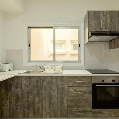 Lägenhet Savvas Centre Flat Larnaca