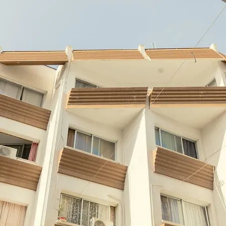 Savvas Centre Flat 아파트 *